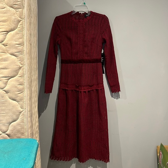Lulus red midi lace gown. US 4. - Picture 4 of 9
